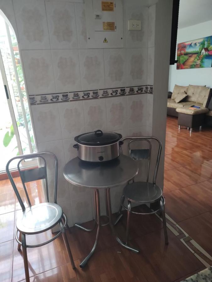 מדיין Noras Homestay Laureles מראה חיצוני תמונה