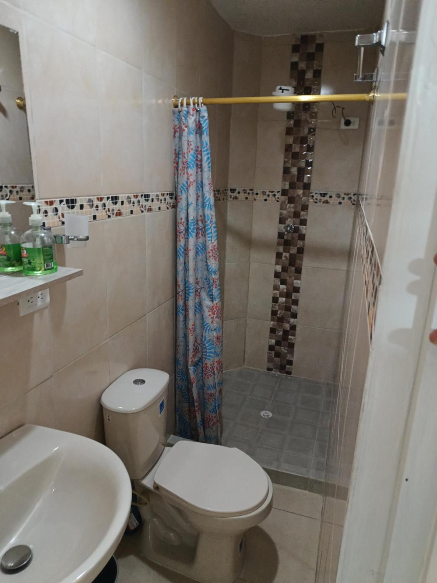 מדיין Noras Homestay Laureles מראה חיצוני תמונה